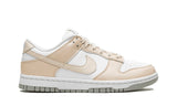 (48H Leverans) Nike Dunk Low Next Nature White Light Orewood Brown (W)